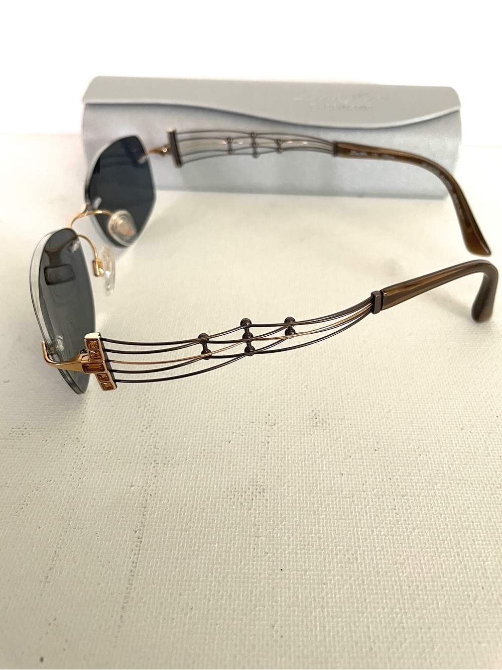 Line Art Charmant Women’s Rimless Black Sunglasses - Picture 2 of 6